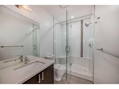 208-22 Auburn Bay Link Se, Calgary, AB - Indoor Photo Showing Bathroom