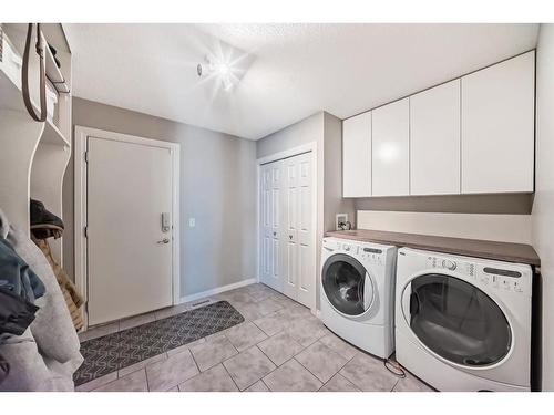 16 Valley Crest Gardens Nw, Calgary, AB - Indoor Photo Showing Laundry Room