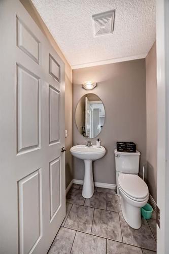 16 Valley Crest Gardens Nw, Calgary, AB - Indoor Photo Showing Bathroom