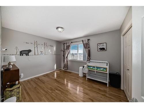 16 Valley Crest Gardens Nw, Calgary, AB - Indoor Photo Showing Bedroom