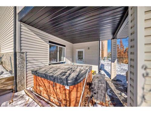 16 Valley Crest Gardens Nw, Calgary, AB - Outdoor