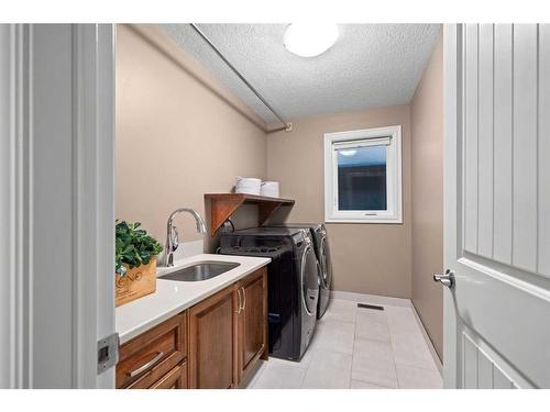 2031 5 Avenue Nw, Calgary, AB - Indoor Photo Showing Laundry Room