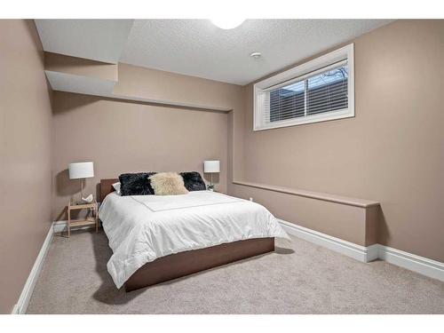 2031 5 Avenue Nw, Calgary, AB - Indoor Photo Showing Bedroom