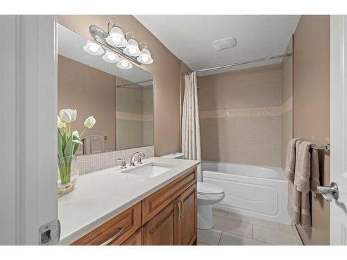 2031 5 Avenue Nw, Calgary, AB - Indoor Photo Showing Bathroom