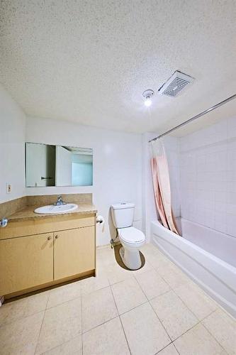 21 Edgepark Place Nw, Calgary, AB - Indoor Photo Showing Bathroom