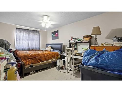 11-3809 45 Street Sw, Calgary, AB - Indoor Photo Showing Bedroom