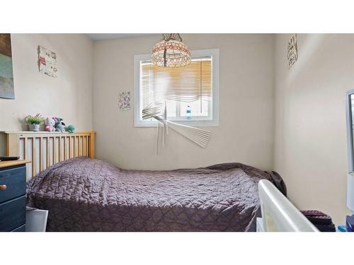 11-3809 45 Street Sw, Calgary, AB - Indoor Photo Showing Bedroom