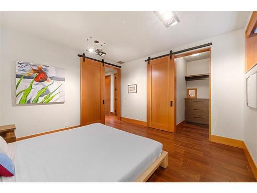 3006 5A Street Sw, Calgary, AB - Indoor Photo Showing Bedroom