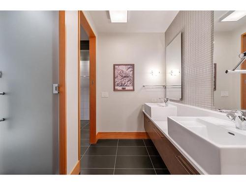 3006 5A Street Sw, Calgary, AB - Indoor Photo Showing Bathroom
