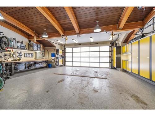 3006 5A Street Sw, Calgary, AB - Indoor Photo Showing Garage