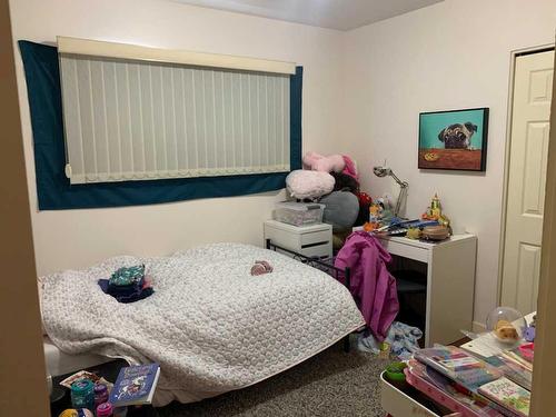 9751 Elbow Drive Sw, Calgary, AB - Indoor Photo Showing Bedroom