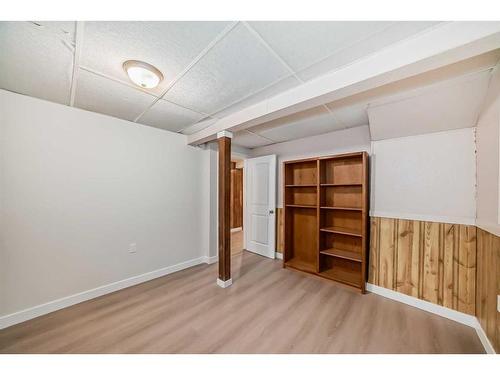 504 Penworth Drive Se, Calgary, AB - Indoor Photo Showing Other Room