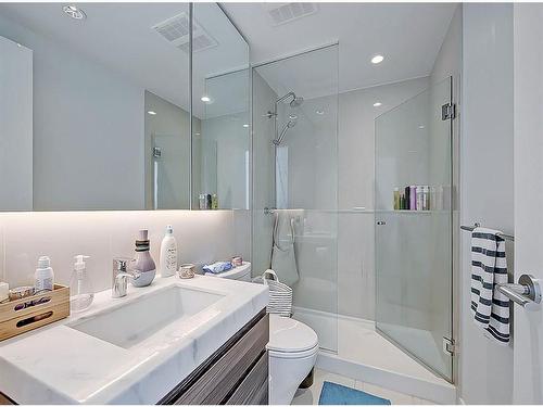 1005-310 12 Avenue Sw, Calgary, AB - Indoor Photo Showing Bathroom