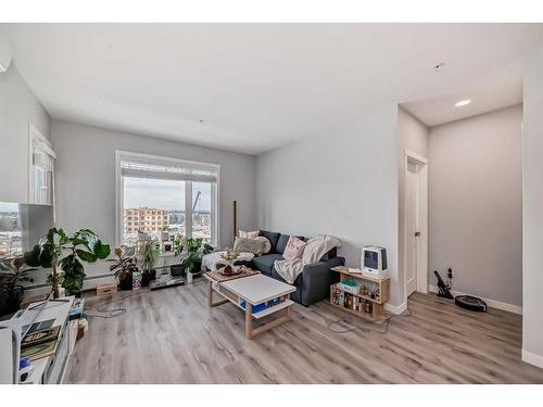 405-200 Shawnee Square Sw, Calgary, AB - Indoor Photo Showing Living Room