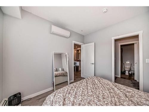 405-200 Shawnee Square Sw, Calgary, AB - Indoor Photo Showing Bedroom