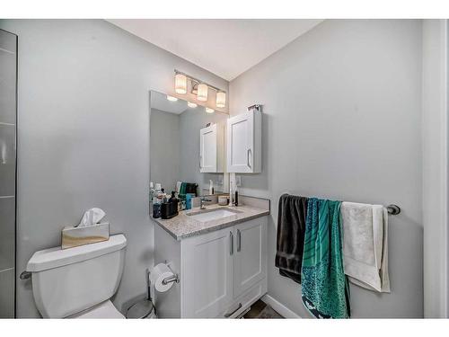 405-200 Shawnee Square Sw, Calgary, AB - Indoor Photo Showing Bathroom