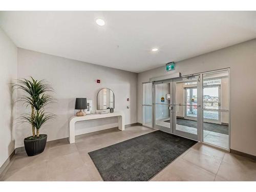 405-200 Shawnee Square Sw, Calgary, AB - Indoor Photo Showing Other Room