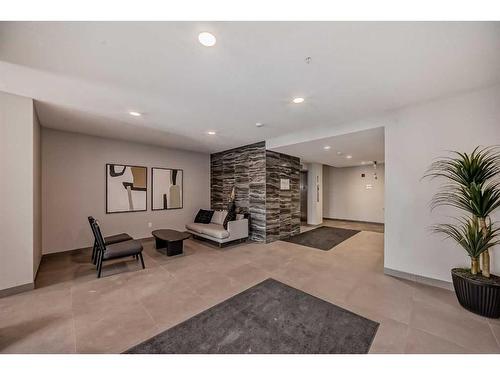 405-200 Shawnee Square Sw, Calgary, AB - Indoor Photo Showing Other Room