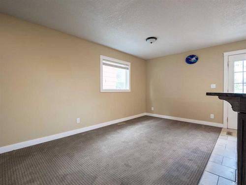 572 Parkridge Drive Se, Calgary, AB - Indoor Photo Showing Other Room