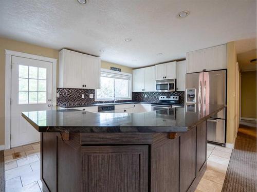 572 Parkridge Drive Se, Calgary, AB - Indoor Photo Showing Kitchen With Stainless Steel Kitchen