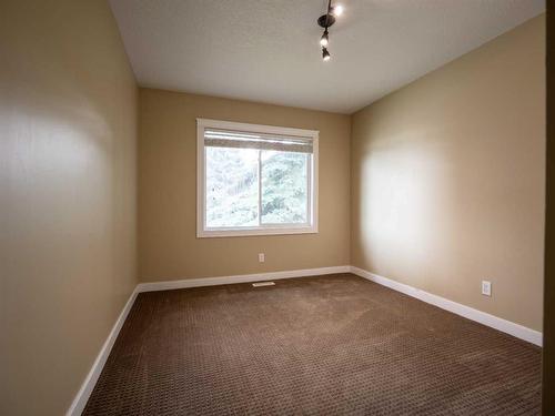 572 Parkridge Drive Se, Calgary, AB - Indoor Photo Showing Other Room