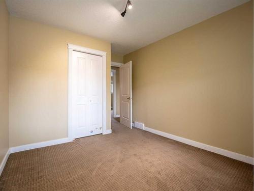 572 Parkridge Drive Se, Calgary, AB - Indoor Photo Showing Other Room