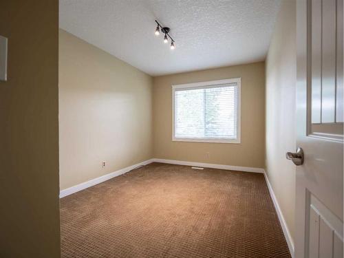 572 Parkridge Drive Se, Calgary, AB - Indoor Photo Showing Other Room