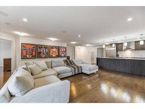 203-303 13 Avenue Sw, Calgary, AB - Indoor Photo Showing Living Room