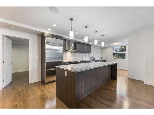 203-303 13 Avenue Sw, Calgary, AB - Indoor Photo Showing Kitchen With Upgraded Kitchen
