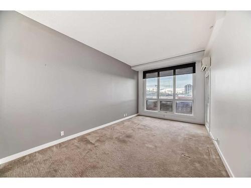 312-8880 Horton Road Sw, Calgary, AB - Indoor Photo Showing Other Room