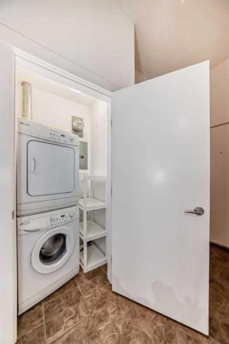 312-8880 Horton Road Sw, Calgary, AB - Indoor Photo Showing Laundry Room