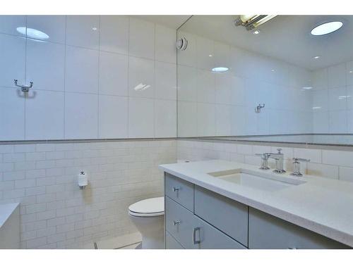 232 Varsity Crescent Nw, Calgary, AB - Indoor Photo Showing Bathroom