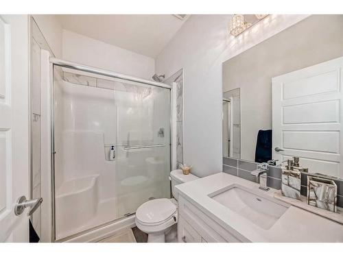 208 Dawson Harbour Heights, Chestermere, AB - Indoor Photo Showing Bathroom