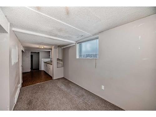 2136 18 Street Sw, Calgary, AB - Indoor Photo Showing Other Room