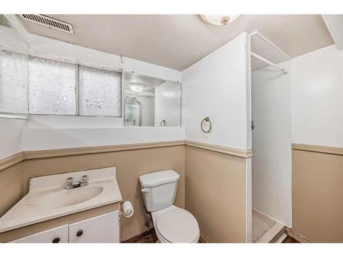 2136 18 Street Sw, Calgary, AB - Indoor Photo Showing Bathroom