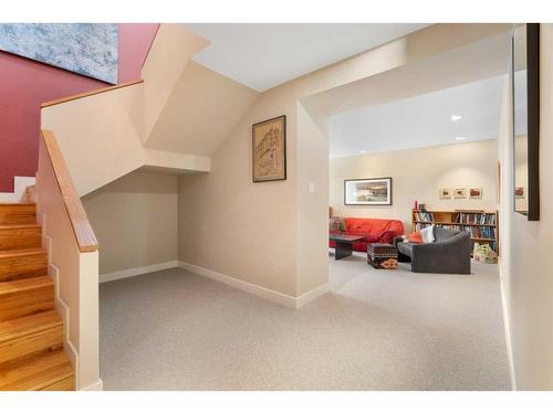 2119 28 Avenue Sw, Calgary, AB - Indoor Photo Showing Other Room
