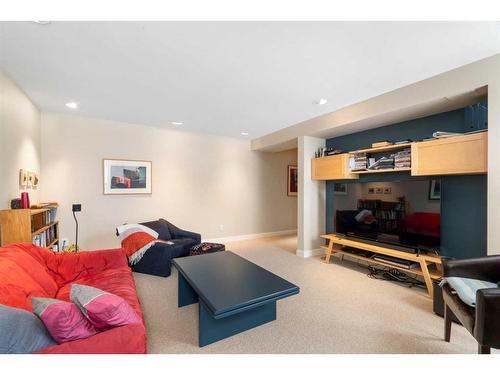 2119 28 Avenue Sw, Calgary, AB - Indoor Photo Showing Living Room