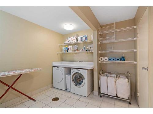 2119 28 Avenue Sw, Calgary, AB - Indoor Photo Showing Laundry Room