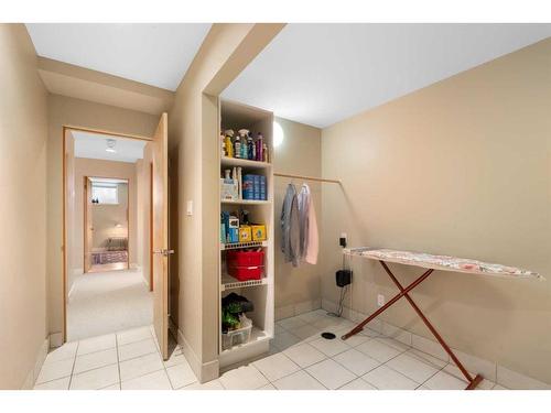 2119 28 Avenue Sw, Calgary, AB - Indoor Photo Showing Other Room