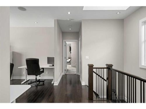 2703 1 Avenue Nw, Calgary, AB - Indoor Photo Showing Other Room