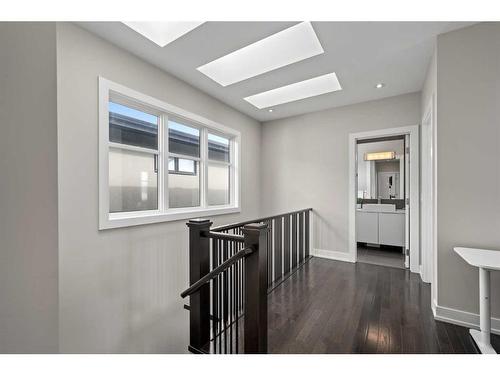 2703 1 Avenue Nw, Calgary, AB - Indoor Photo Showing Other Room