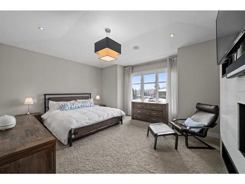2703 1 Avenue Nw, Calgary, AB - Indoor Photo Showing Bedroom