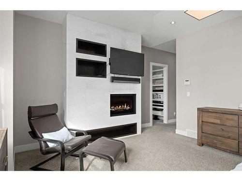 2703 1 Avenue Nw, Calgary, AB - Indoor With Fireplace