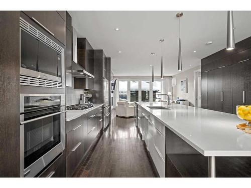 2703 1 Avenue Nw, Calgary, AB - Indoor Photo Showing Kitchen With Upgraded Kitchen