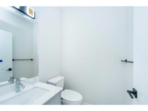 517 Corner Meadows Square Ne, Calgary, AB - Indoor Photo Showing Bathroom