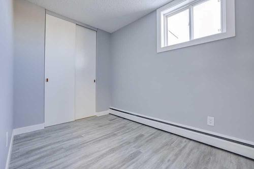 74-3809 45 Street Sw, Calgary, AB - Indoor Photo Showing Other Room