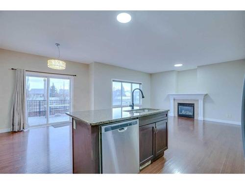 422 Williamstown Green Nw, Airdrie, AB - Indoor Photo Showing Kitchen