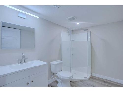 422 Williamstown Green Nw, Airdrie, AB - Indoor Photo Showing Bathroom