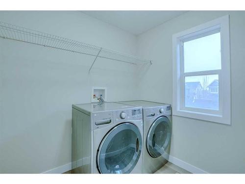 422 Williamstown Green Nw, Airdrie, AB - Indoor Photo Showing Laundry Room