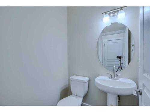 422 Williamstown Green Nw, Airdrie, AB - Indoor Photo Showing Bathroom